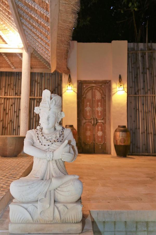 Villa Sentosa, Cheerful 3-Bedroom Villa With Pool Gili Trawangan Exterior foto
